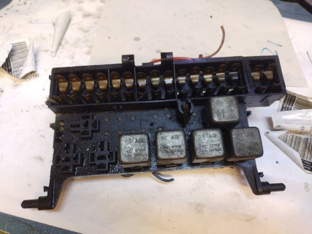 bontott ALFA ROMEO GIULIETTA Biztosítéktábla Utastér