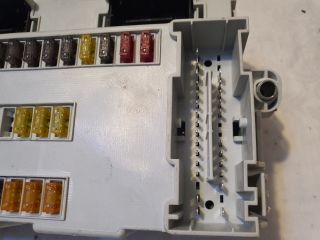 bontott ALFA ROMEO GIULIETTA Biztosítéktábla Utastér