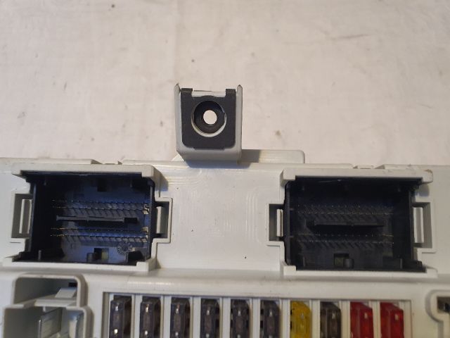 bontott ALFA ROMEO GIULIETTA Biztosítéktábla Utastér