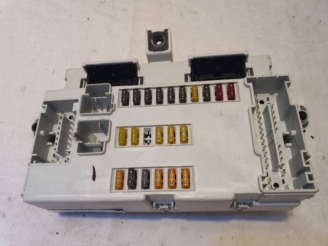 bontott ALFA ROMEO GIULIETTA Biztosítéktábla Utastér