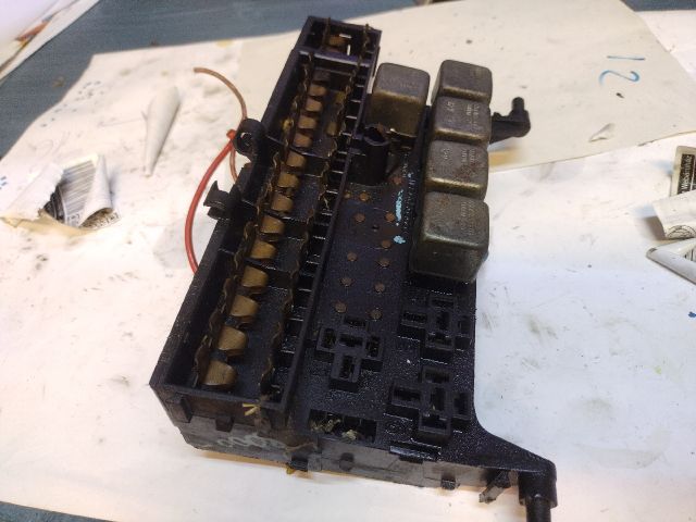 bontott ALFA ROMEO GIULIETTA Biztosítéktábla Utastér