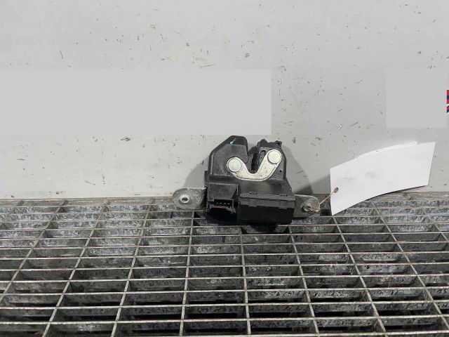 bontott ALFA ROMEO GIULIETTA Csomagtérajtó Ütköző