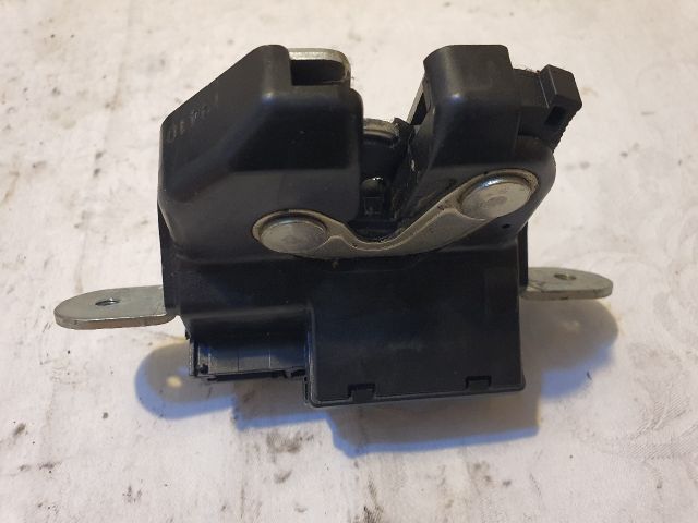 bontott ALFA ROMEO GIULIETTA Csomagtérajtó Zárszerkezet