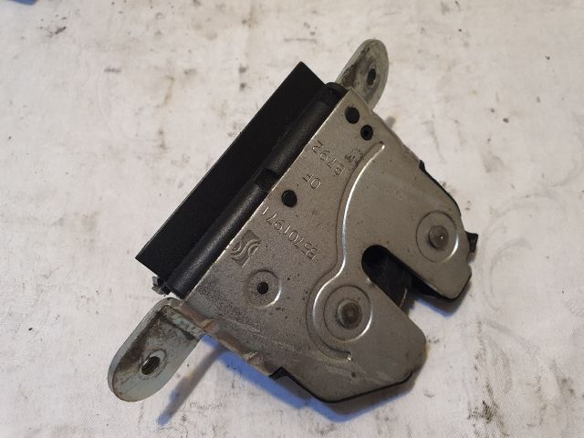 bontott ALFA ROMEO GIULIETTA Csomagtérajtó Zárszerkezet