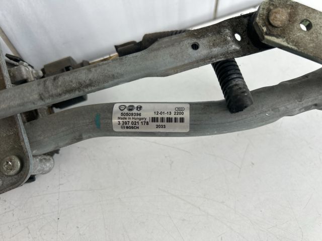 bontott ALFA ROMEO GIULIETTA Első Ablaktörlő Szerkezet Motorral