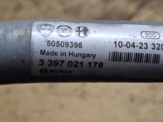 bontott ALFA ROMEO GIULIETTA Első Ablaktörlő Szerkezet Motorral