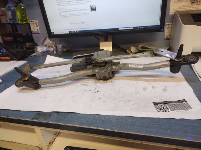 bontott ALFA ROMEO GIULIETTA Első Ablaktörlő Szerkezet Motorral