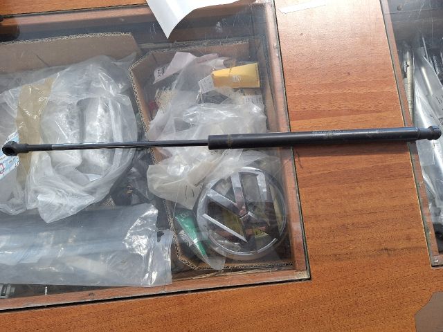 bontott ALFA ROMEO GIULIETTA Gázrugós Kitámasztó Teleszkóp Csomagtérajtó (Pozíciófüggetlen)