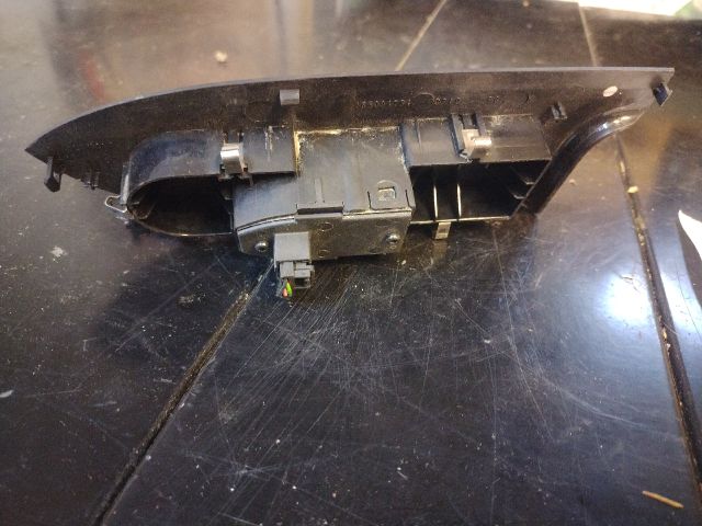 bontott ALFA ROMEO GIULIETTA Jobb első Ablakemelő Kapcsoló