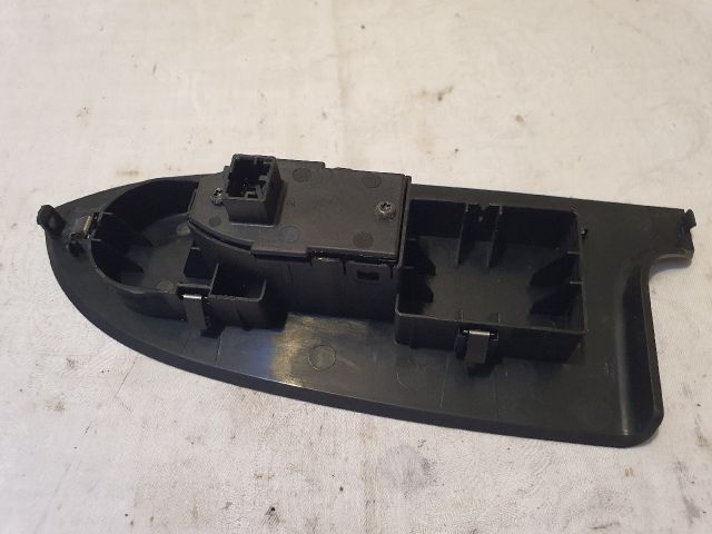 bontott ALFA ROMEO GIULIETTA Jobb első Ablakemelő Kapcsoló