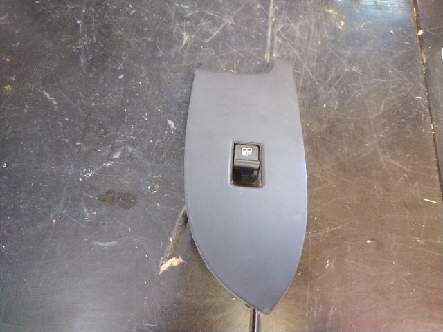 bontott ALFA ROMEO GIULIETTA Jobb első Ablakemelő Kapcsoló