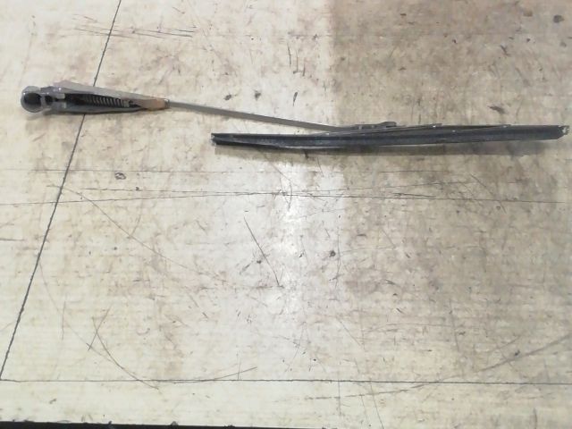 bontott ALFA ROMEO GIULIETTA Jobb első Ablaktörlő Kar