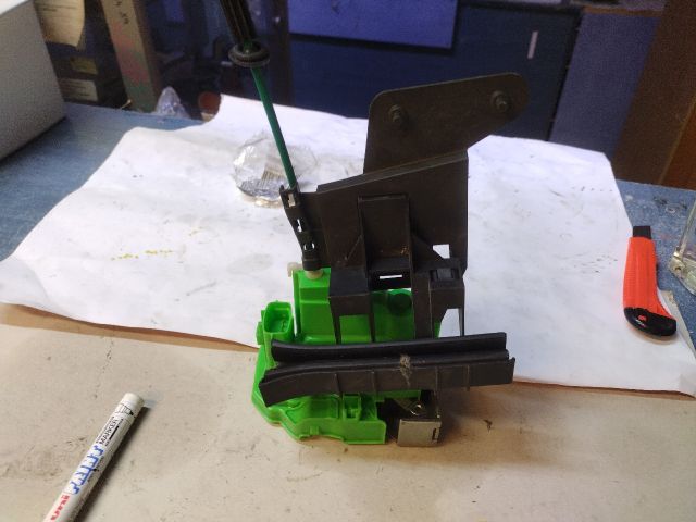 bontott ALFA ROMEO GIULIETTA Jobb első Ajtózár