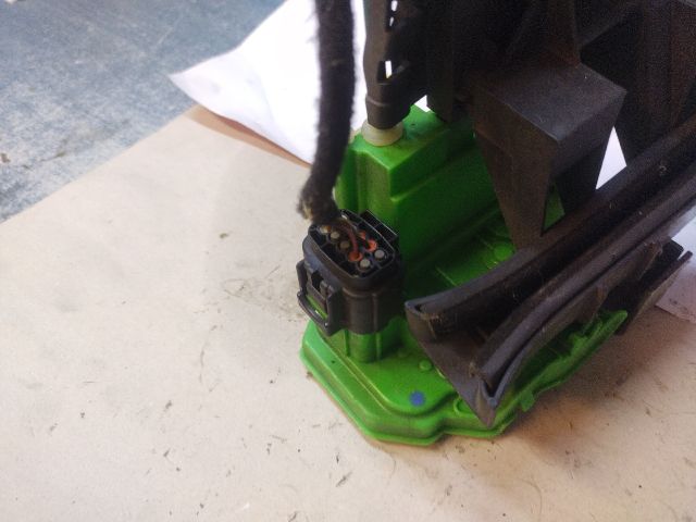 bontott ALFA ROMEO GIULIETTA Jobb első Ajtózár