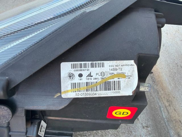 bontott ALFA ROMEO GIULIETTA Jobb Fényszóró