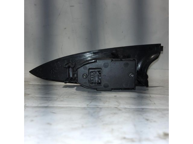 bontott ALFA ROMEO GIULIETTA Jobb hátsó Ablakemelő Kapcsoló