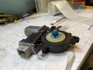 bontott ALFA ROMEO GIULIETTA Jobb hátsó Ablakemelő Motor