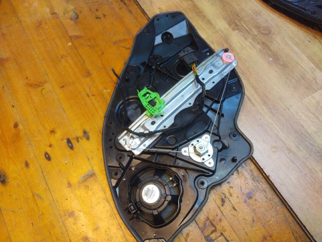 bontott ALFA ROMEO GIULIETTA Jobb hátsó Ablakemelő Szerkezet (Elektromos)