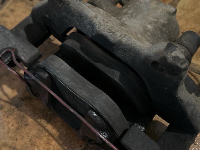 bontott ALFA ROMEO GT Bal első Féknyereg Munkahengerrel