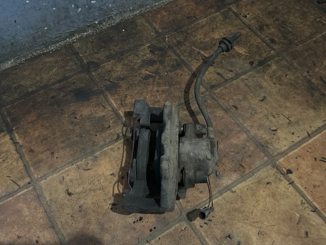 bontott ALFA ROMEO GT Bal első Féknyereg Munkahengerrel