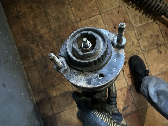 bontott ALFA ROMEO GT Bal első Gólyaláb (Lengécsillapító, Rugó)