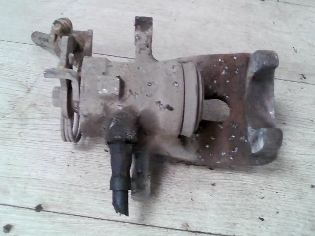 bontott ALFA ROMEO GT Bal hátsó Féknyereg Munkahengerrel