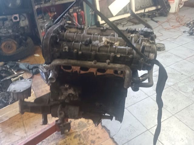 bontott ALFA ROMEO GT Motor (Fűzött blokk hengerfejjel)