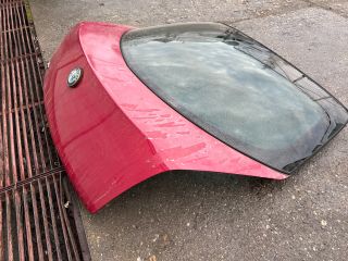 bontott ALFA ROMEO GT Csomagtérajtó (Részeivel)