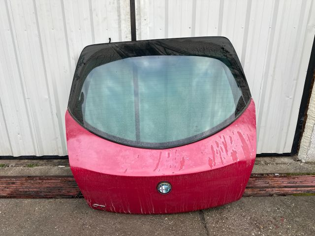 bontott ALFA ROMEO GT Csomagtérajtó (Részeivel)