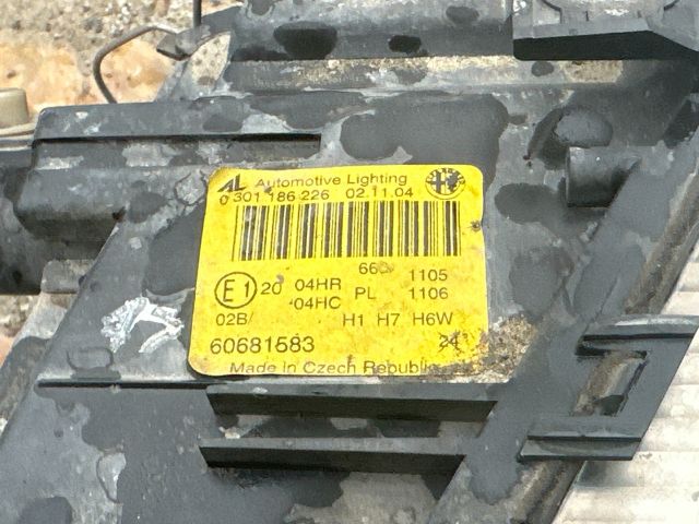 bontott ALFA ROMEO GT Jobb Fényszóró