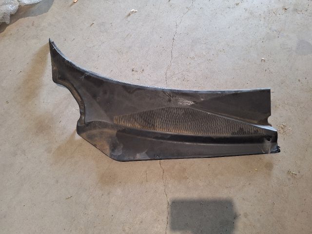 bontott ALFA ROMEO GTV Jobb Szélvédő Alatti Vízelvezető Műanyag