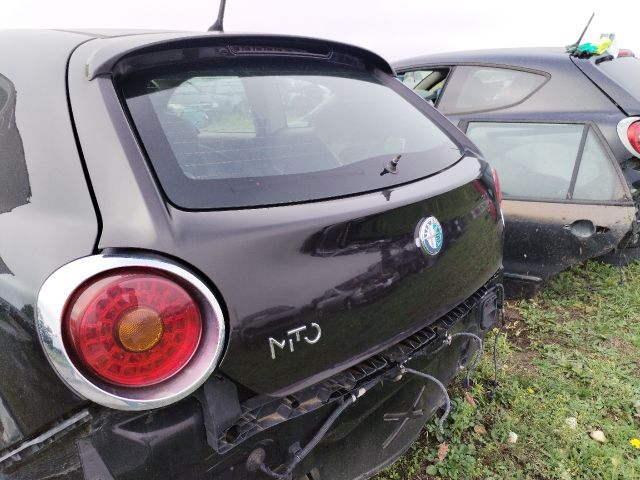 bontott ALFA ROMEO MITO Csomagtérajtó (Üres lemez)