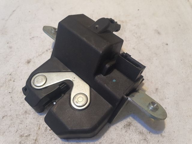 bontott ALFA ROMEO MITO Csomagtérajtó Zárszerkezet