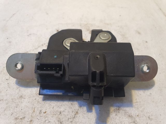 bontott ALFA ROMEO MITO Csomagtérajtó Zárszerkezet