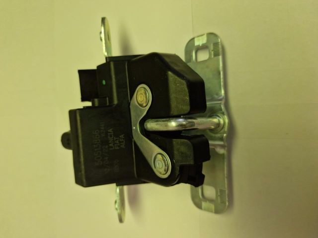 bontott ALFA ROMEO MITO Csomagtérajtó Zárszerkezet