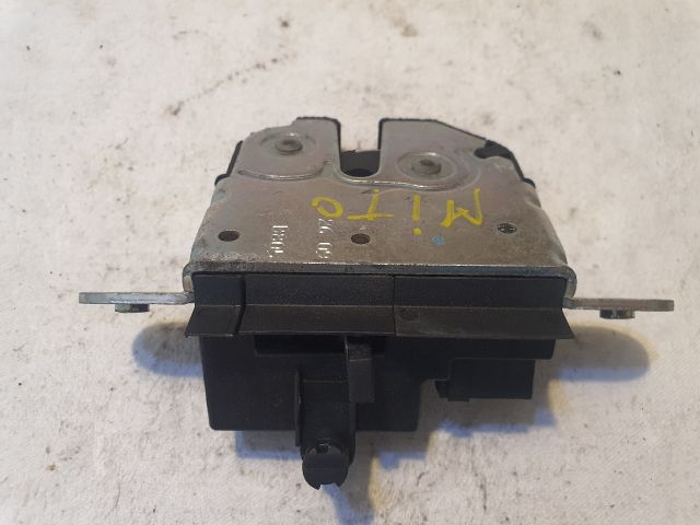 bontott ALFA ROMEO MITO Csomagtérajtó Zárszerkezet