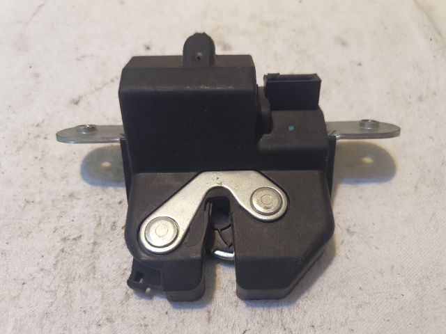 bontott ALFA ROMEO MITO Csomagtérajtó Zárszerkezet