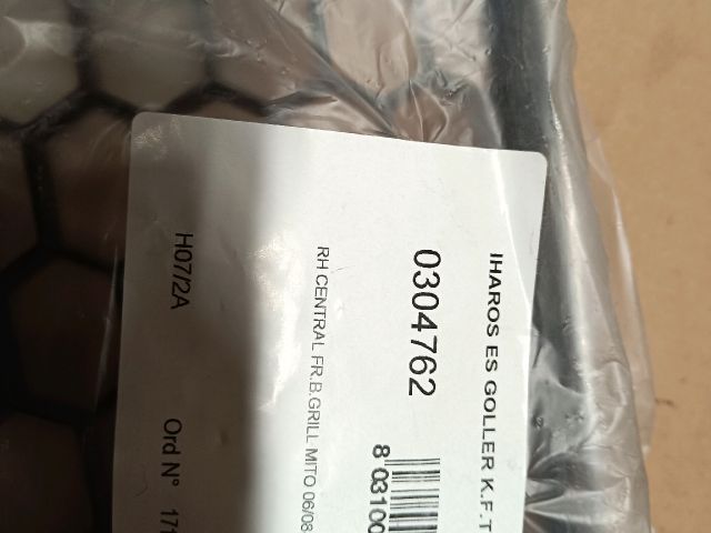 bontott ALFA ROMEO MITO Első Lökhárító Jobb Díszrács