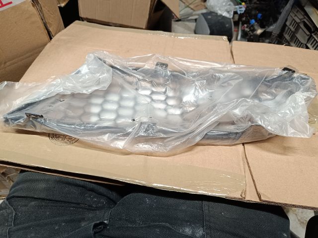 bontott ALFA ROMEO MITO Első Lökhárító Jobb Díszrács