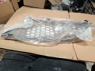 bontott ALFA ROMEO MITO Első Lökhárító Jobb Díszrács