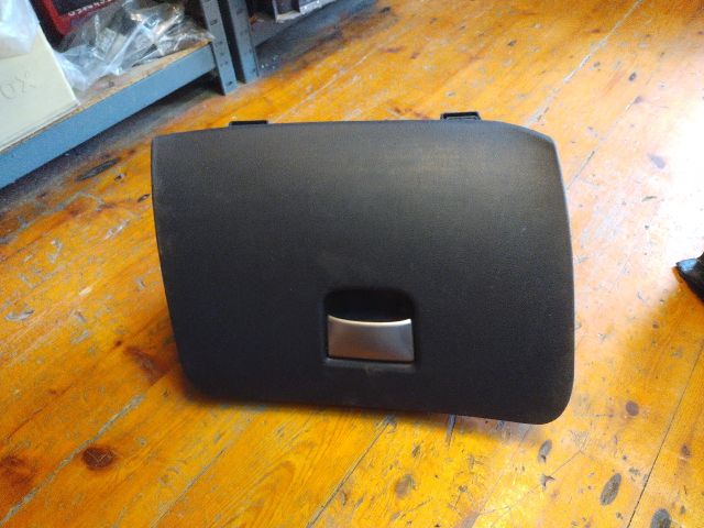 bontott ALFA ROMEO MITO Kesztyűtartó