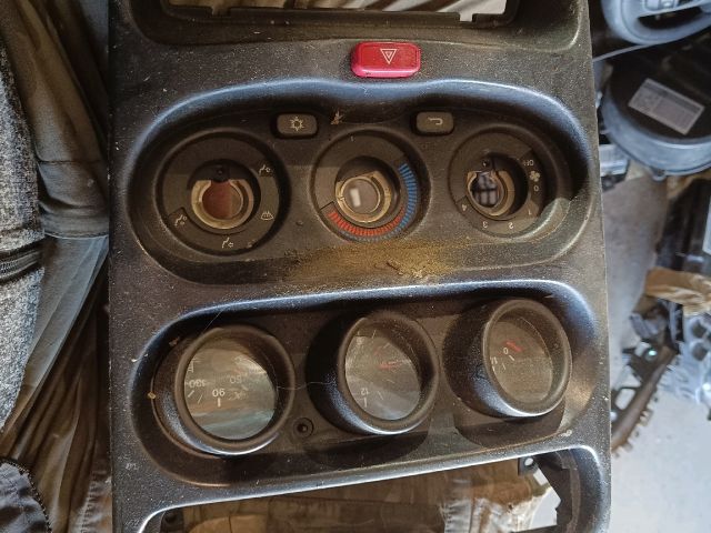 bontott ALFA ROMEO MITO Középkonzol Vezérlő Panel