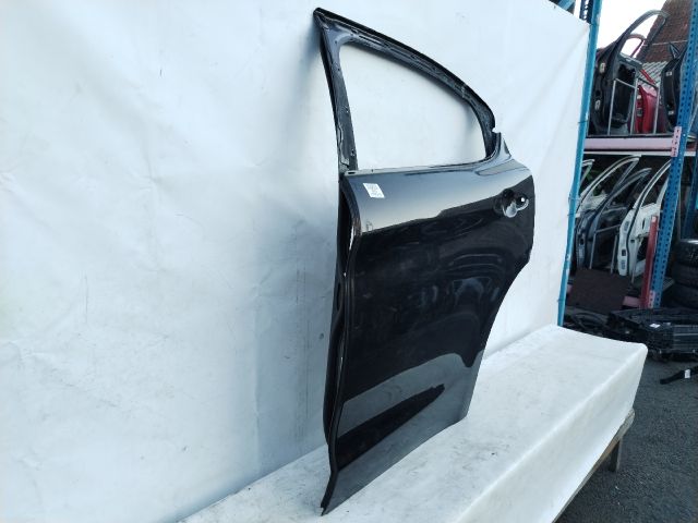 bontott ALFA ROMEO STELVIO Bal hátsó Ajtó (Üres lemez)