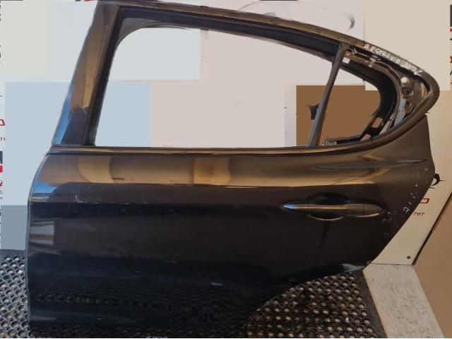 bontott ALFA ROMEO STELVIO Bal hátsó Ajtó (Üres lemez)