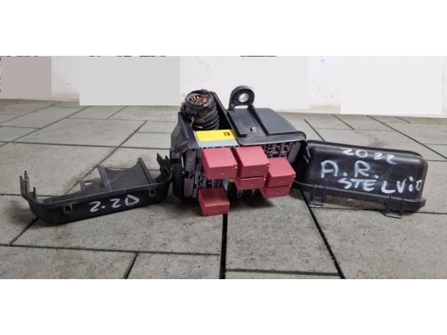 bontott ALFA ROMEO STELVIO Biztosítéktábla Csomagtér