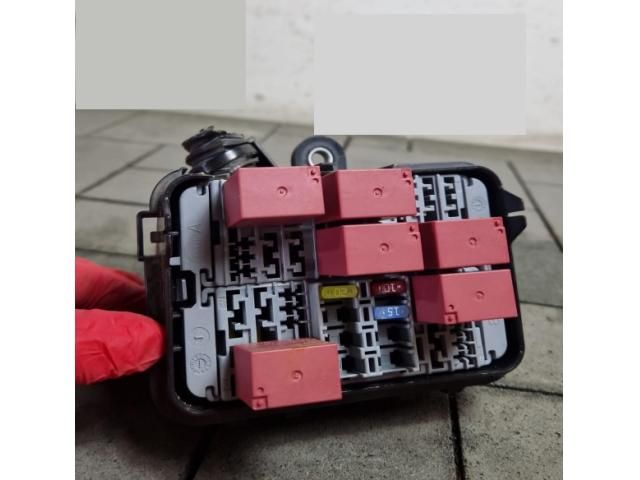 bontott ALFA ROMEO STELVIO Biztosítéktábla Csomagtér