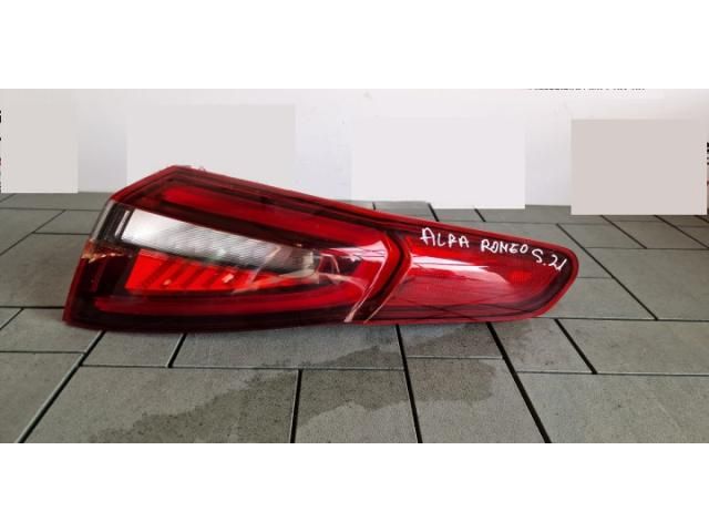 bontott ALFA ROMEO STELVIO Jobb Külső Hátsó Lámpa