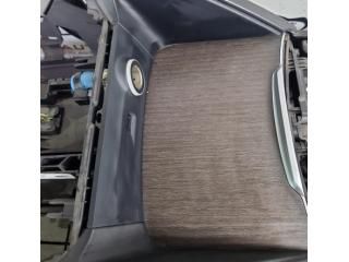 bontott ALFA ROMEO STELVIO Könyöklő