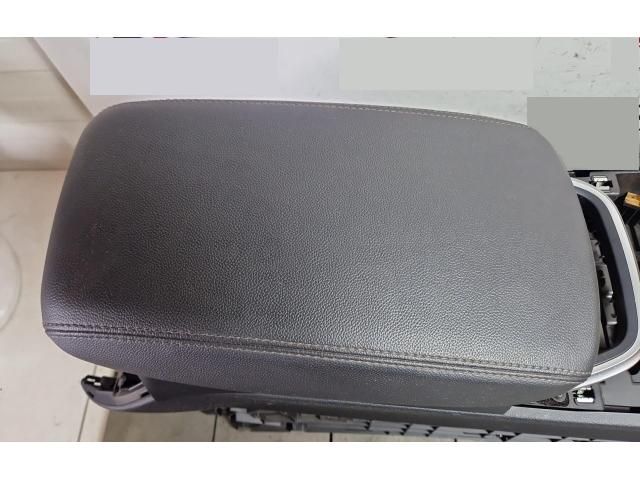 bontott ALFA ROMEO STELVIO Könyöklő