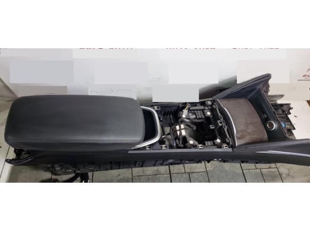 bontott ALFA ROMEO STELVIO Könyöklő